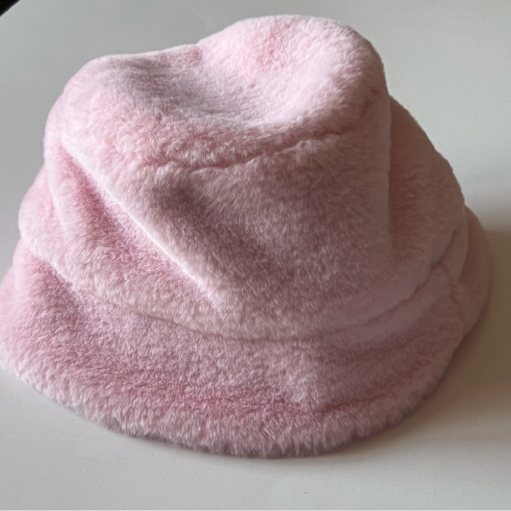 GLADYS TAMEZ FAUX FUR BUCKET HAT PALE PINK OS NWOT